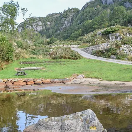 Stunning In W/ 2 Bedrooms Vakantiehuis