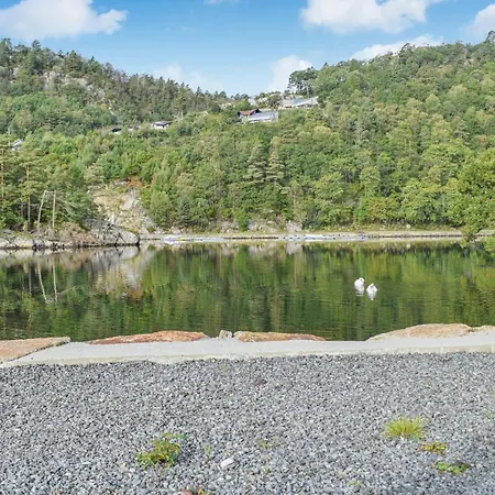 Stunning In W/ 2 Bedrooms Vakantiehuis Lyngdal